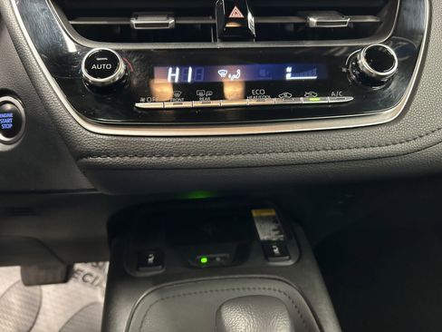 Used 2020 Toyota Corolla XSE image 32