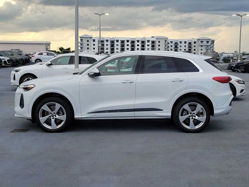 Certified 2025 Audi Q5 Premium Plus w/ Premium Plus AWD/4WD image 3