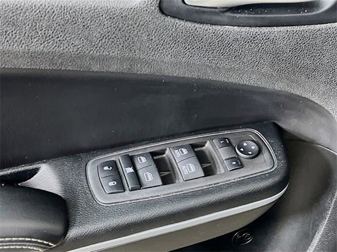 Used 2022 Chrysler 300 S image 9