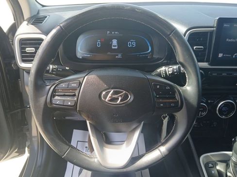 Used 2023 Hyundai Venue SEL image 14
