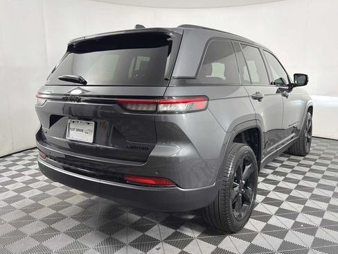 Used 2025 Jeep Grand Cherokee Limited w/ Black Appearance Package AWD/4WD image 6