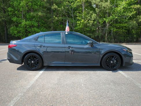 Used 2026 Toyota Camry SE w/ Convenience Package FWD image 3