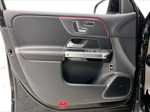 New 2025 Mercedes-Benz GLB 250 4MATIC image 10