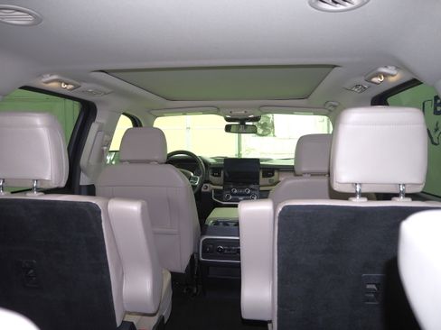 Used 2024 Ford Expedition Limited image 12