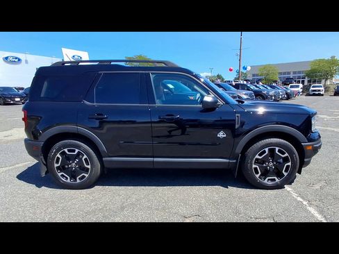 Certified 2023 Ford Bronco Sport Outer Banks w/ Tech Package AWD/4WD image 9