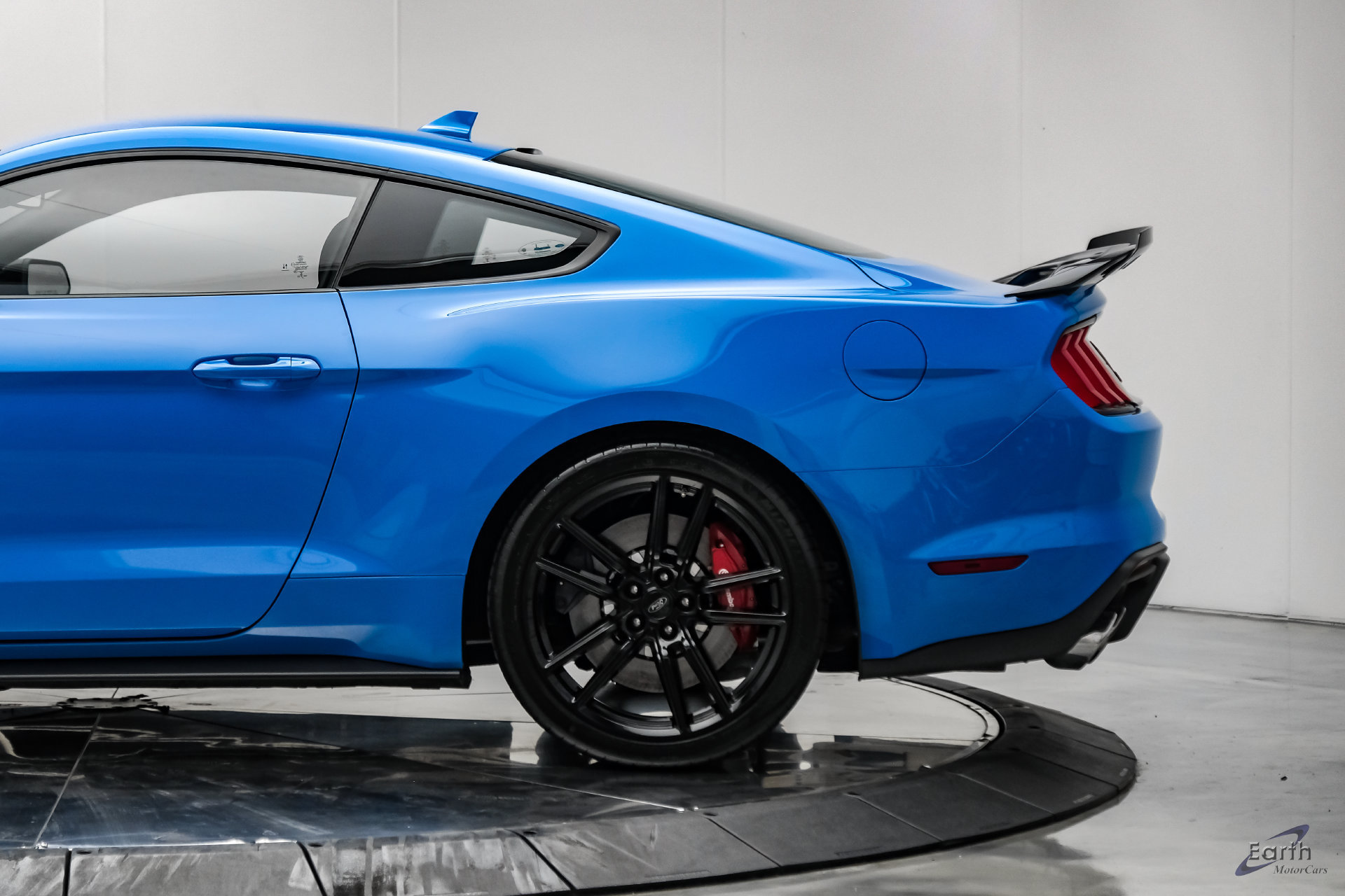 Used 2022 Ford Mustang Shelby GT500 w/ Technology Package RWD image 9