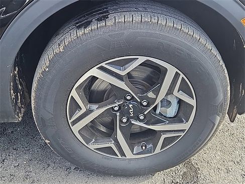 Certified 2025 Kia Sportage LX image 9
