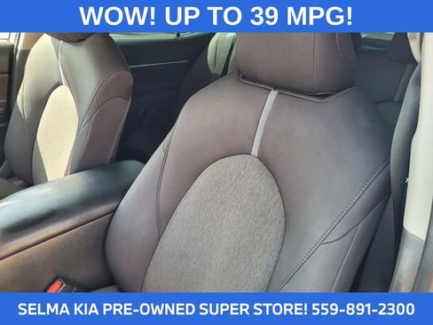 Used 2021 Toyota Camry LE image 11