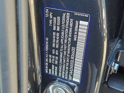 Used 2025 Porsche Macan Turbo AWD/4WD image 27