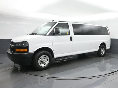 Used 2023 Chevrolet Express 3500 LS RWD image 3