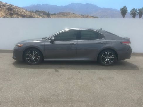 Used 2019 Toyota Camry SE w/ Convenience Package FWD image 8