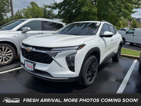 Used 2024 Chevrolet Trax LT w/ Driver Confidence Package FWD image 1