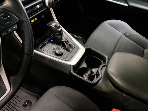 Used 2021 Toyota RAV4 SE image 20