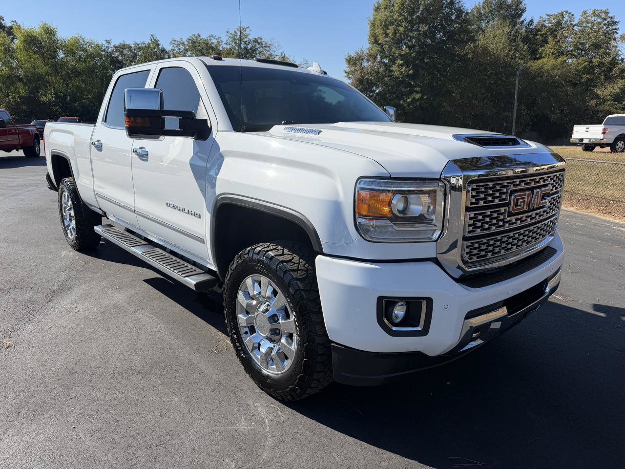 Used 2019 GMC Sierra 2500 Denali w/ Duramax Plus Package AWD/4WD image 6