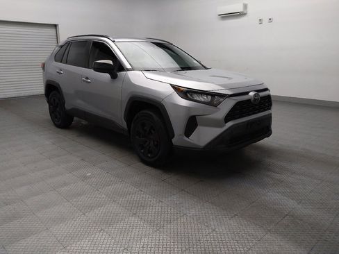 Used 2019 Toyota RAV4 LE FWD image 13