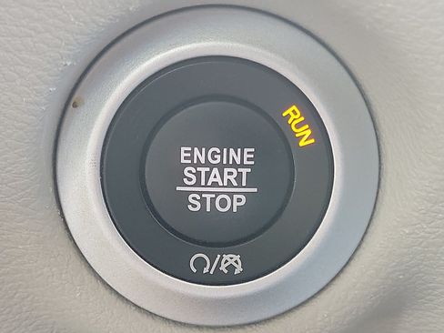Used 2024 Chrysler Pacifica Touring-L FWD image 17