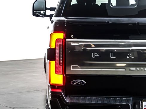 Used 2023 Ford F250 Platinum image 16