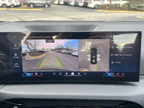 New 2026 BMW 330i 330i w/ M Sport Package image 4