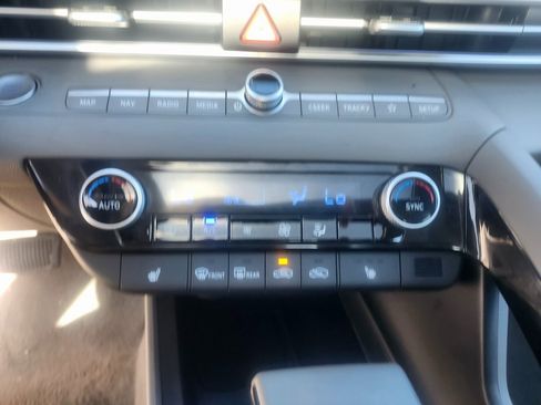 Used 2025 Hyundai Elantra SEL image 13