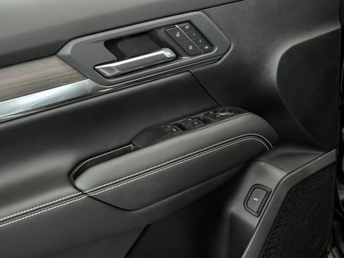 New 2026 GMC Terrain Denali w/ LPO, Black Badging Package image 5