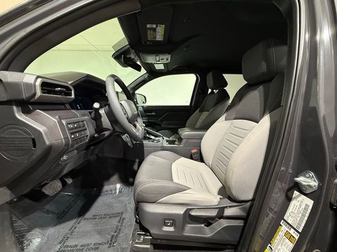 Certified 2025 Toyota Tacoma TRD Off-Road AWD/4WD image 12