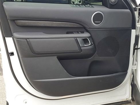 Used 2019 Land Rover Discovery HSE image 23