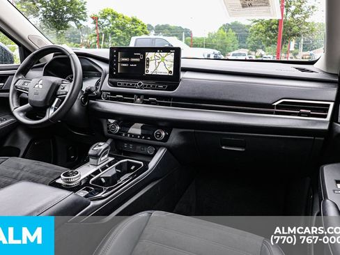 Used 2025 Mitsubishi Outlander SE FWD image 30