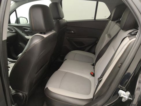 Used 2019 Chevrolet Trax LT w/ Sun & Sound Package image 18