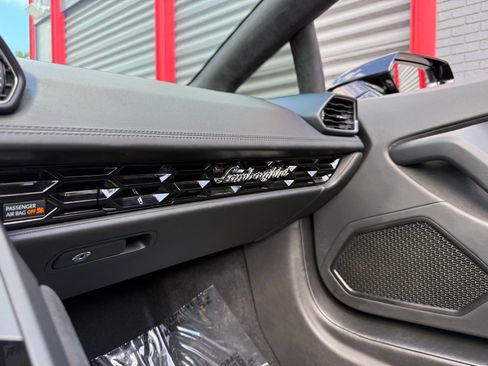 Used 2021 Lamborghini Huracan EVO image 26
