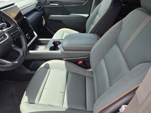 New 2026 GMC Acadia AT4 w/ Luxury Package AWD/4WD image 18