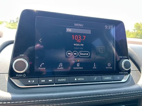 Used 2023 Nissan Rogue S image 25