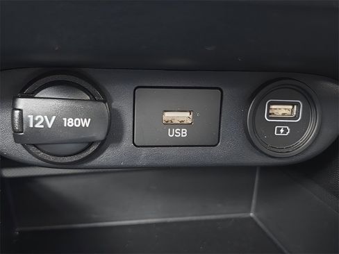 Used 2023 Hyundai Elantra SEL image 34