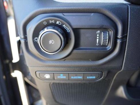 Certified 2025 Jeep Wrangler Unlimited Sahara w/ Safety Group AWD/4WD image 22