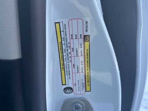 Used 2024 Chrysler Pacifica Touring-L image 18