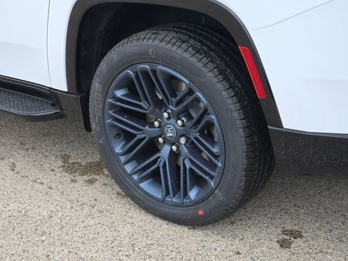 New 2026 Jeep Grand Wagoneer L 4WD image 15