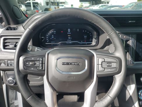 Used 2023 GMC Yukon XL Denali image 32