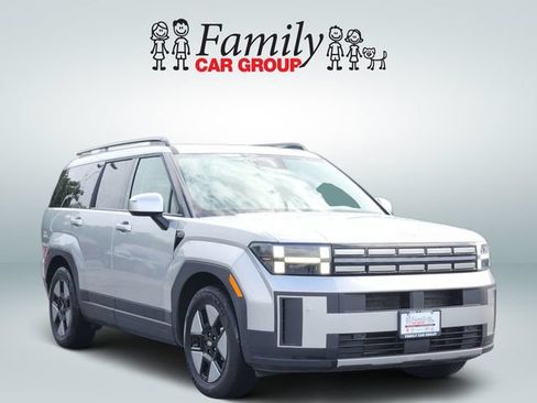 Used 2025 Hyundai Santa Fe SEL FWD image 2