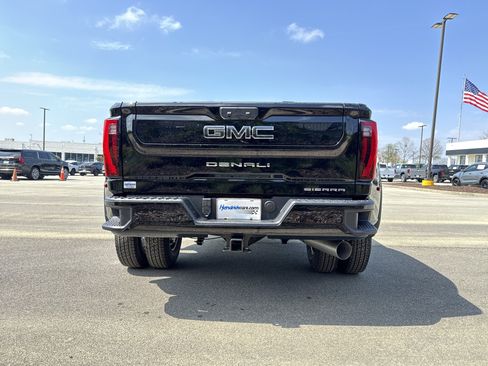 New 2026 GMC Sierra 3500 Denali Ultimate AWD/4WD image 9