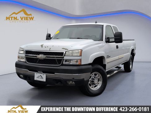 Used 2007 Chevrolet Silverado 2500 LT w/ Heavy-Duty Power Package image 1