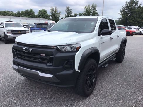 Used 2024 Chevrolet Colorado Trail Boss w/ Advanced Trailering Package AWD/4WD image 2