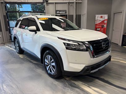 Used 2023 Nissan Pathfinder SL