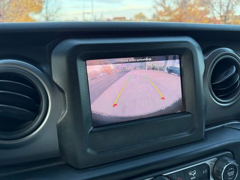 Used 2022 Jeep Wrangler Unlimited Sport image 19