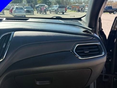 Used 2022 Chevrolet Equinox RS w/ Infotainment Package image 32