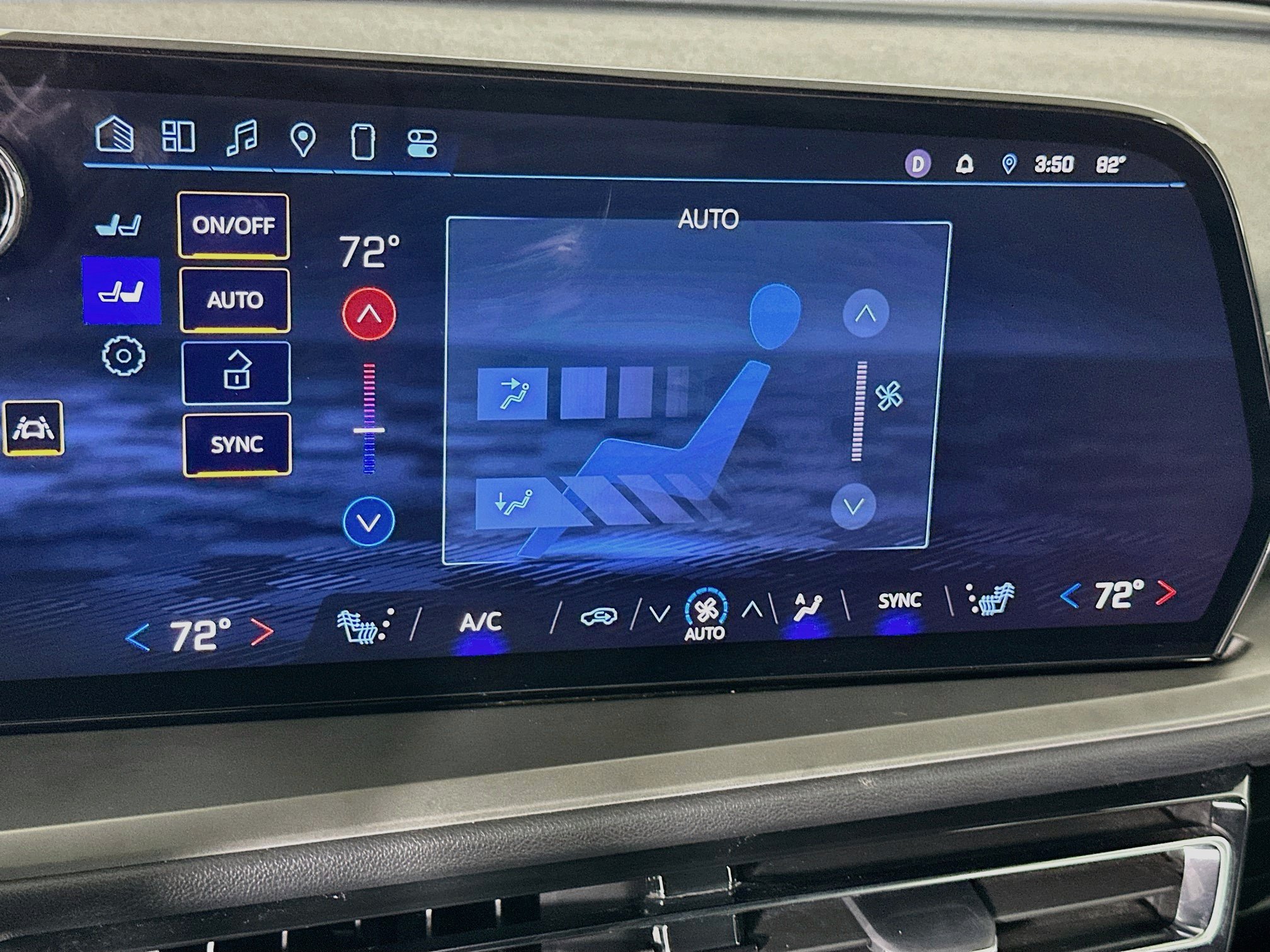 Used 2025 Chevrolet Traverse LT FWD image 23