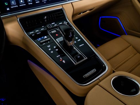 Used 2022 Porsche Panamera 4 Platinum Edition image 35