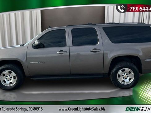 Used 2013 Chevrolet Suburban LT image 2