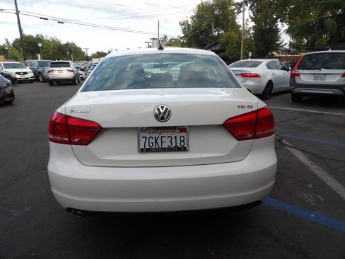 Used 2014 Volkswagen Passat 1.8T SE FWD image 11