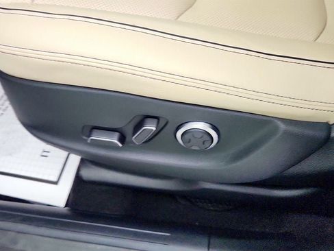 Used 2024 Genesis GV70 2.5T w/ Advanced Package AWD/4WD image 12