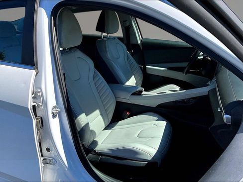 Used 2024 Hyundai Elantra Limited FWD image 25