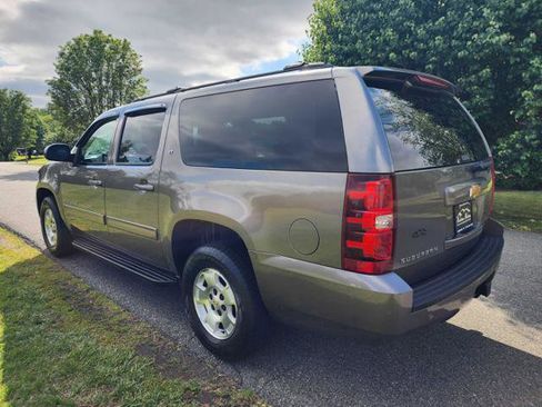 Used 2014 Chevrolet Suburban LT RWD image 8